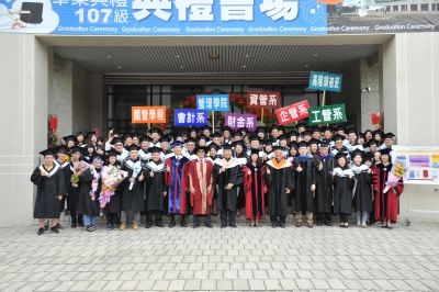 107級畢業生繞場