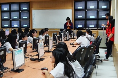 🏫明德女中國貿科二.三年級師生共90人參訪